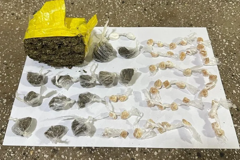 Polícia Militar apreende drogas abandonadas em estrada de acesso ao bairro Liberdade, em Teixeira de Freitas