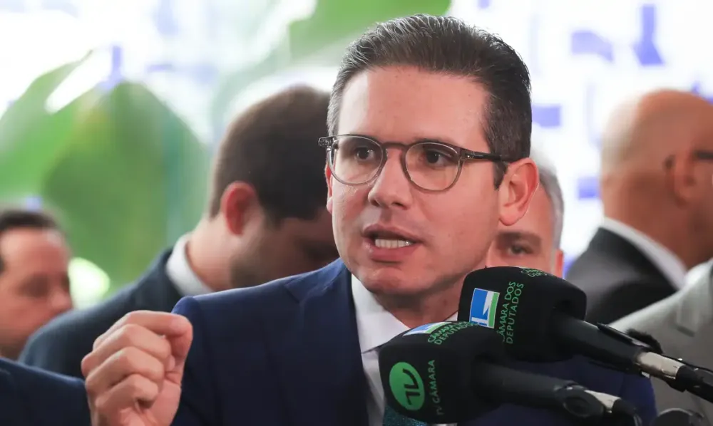 Presidente da Câmara solicita afastamento de 15 deputados envolvidos em motim no Congresso