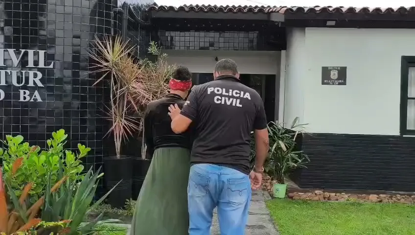 Mulher procurada em Goiás por furto qualificado é presa em Porto Seguro