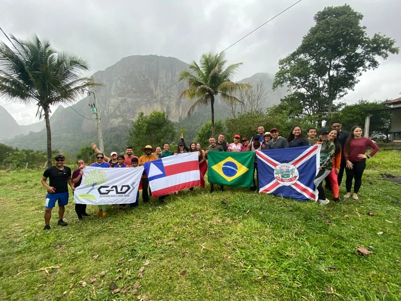 Turistas percorrem trilha de 16 km no Monte Pescoço e reforçam ecoturismo em Itamaraju