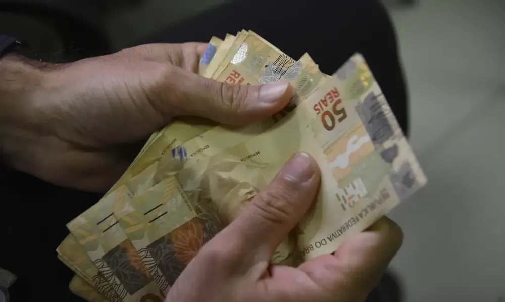 Orçamento de 2026 prevê salário mínimo de R$ 1.631