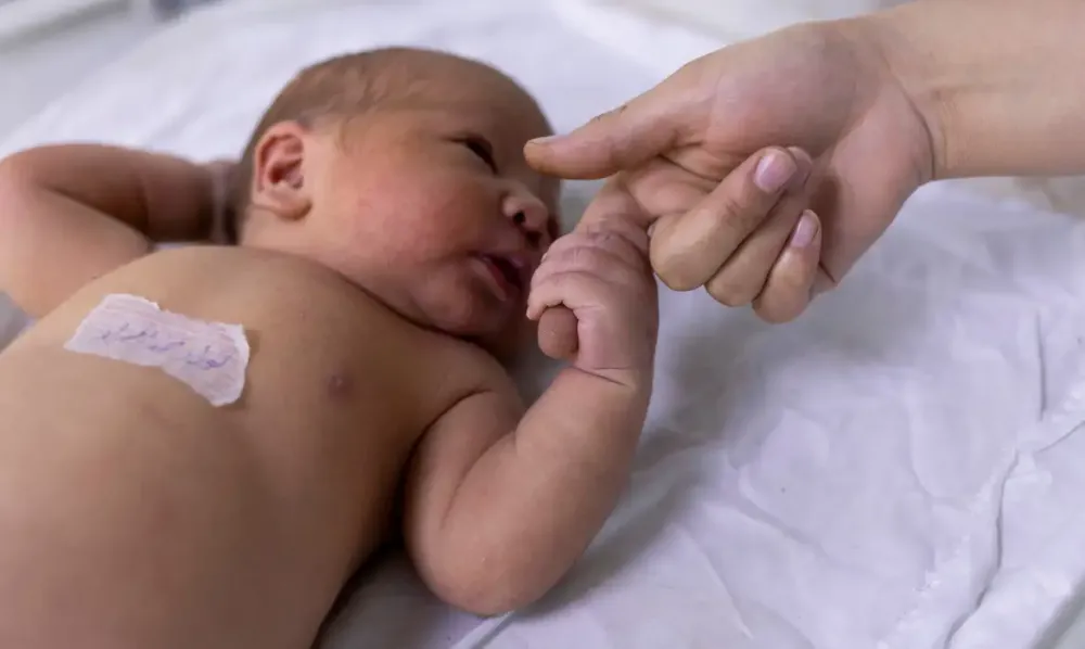 Teste do olhinho deve ser repetido três vezes ao ano até os 3 anos, orienta Sociedade Brasileira de Oftalmologia