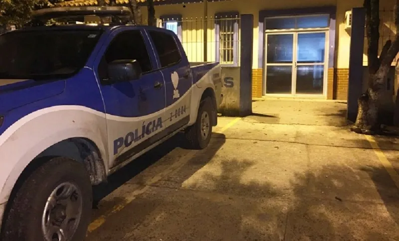 Homem com mandado de homicídio é preso e tenta subornar policiais em Nova Viçosa