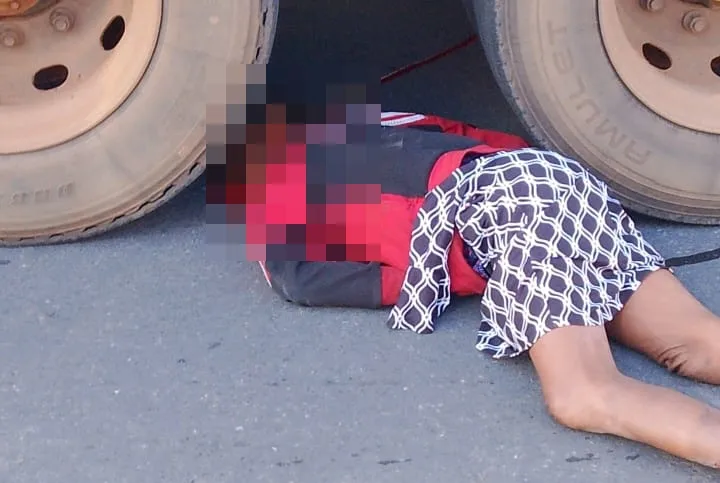 Andarilho morre atropelado por caçamba na Avenida ACM, em Itamaraju