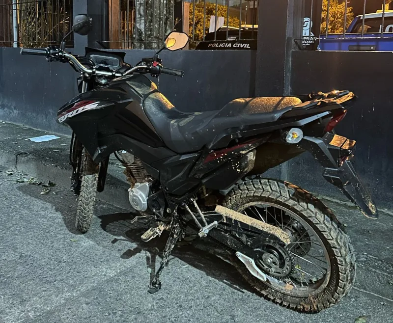 Polícia recupera moto roubada e prende suspeito na zona rural de Itanhém