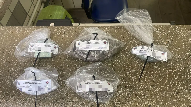 Mulher é presa por tráfico de drogas em Itamaraju