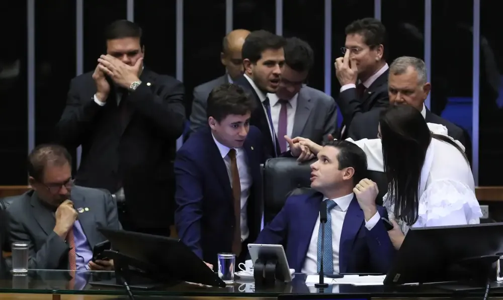 PEC da Blindagem se estende a deputados estaduais e distritais