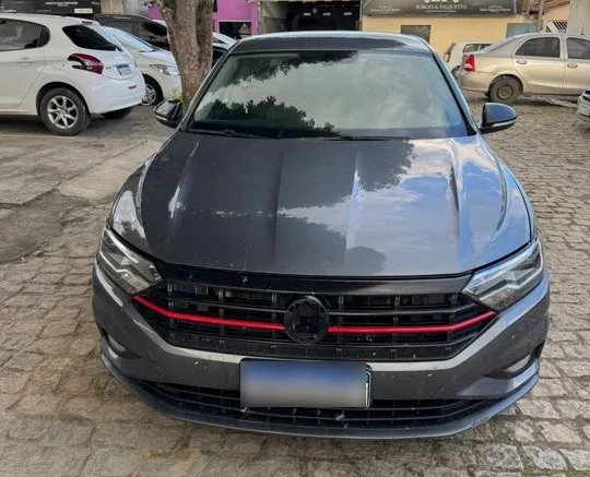 Polícia Militar recupera carro furtado com placa adulterada no centro de Teixeira de Freitas
