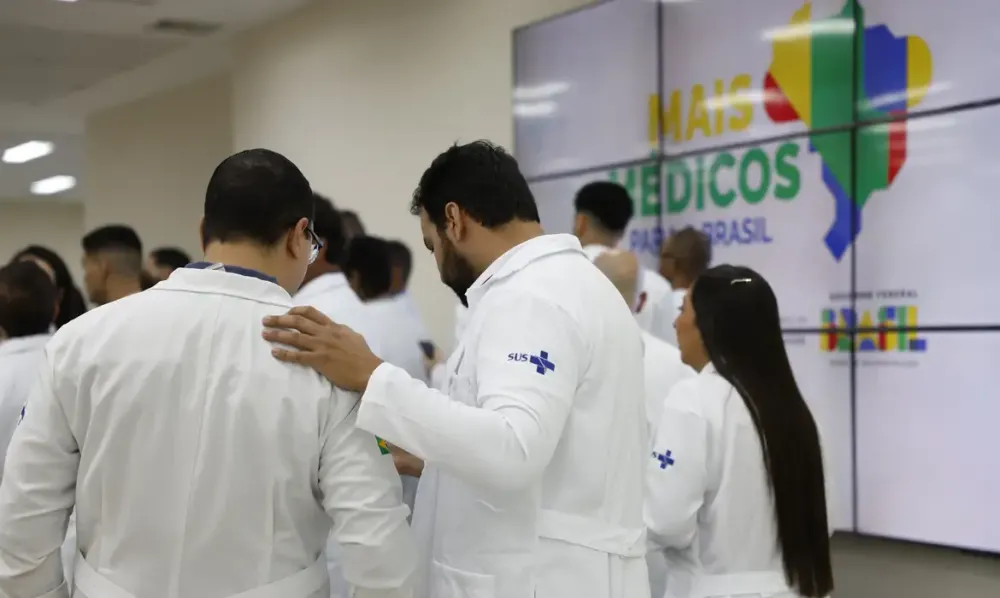 Estudantes de baixa renda em cursos de medicina terão auxílio do governo para permanência acadêmica