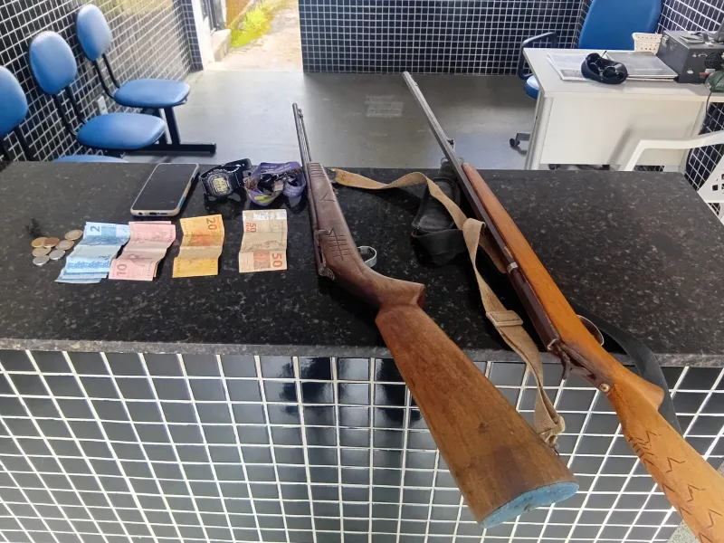 Filho é preso em Itamaraju após ameaçar a mãe e ser flagrado com armas artesanais