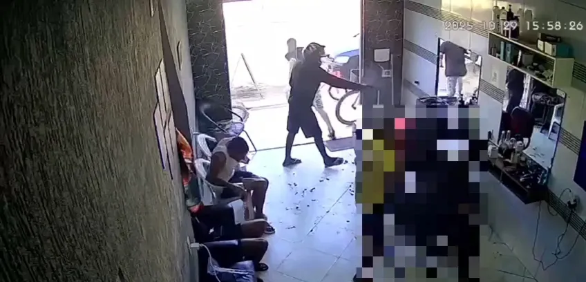 Câmera registra execução de jovem dentro de salão de cabeleireiro em Itabela