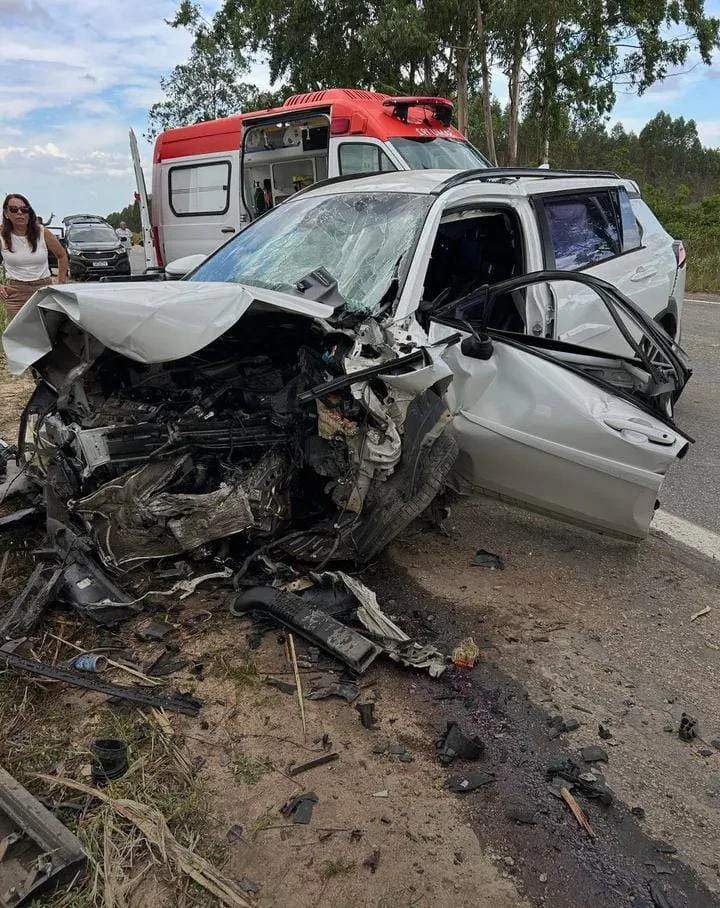 Uma pessoa morre e quatro ficam feridas em colisão frontal na BR-418, próximo a Argolo