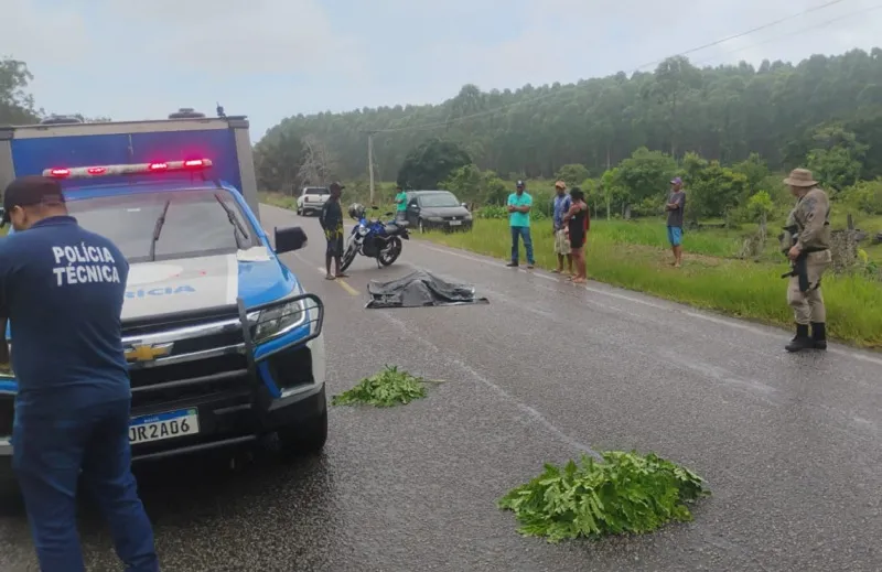 Colisão entre motocicletas deixa dois mortos e uma mulher gravemente ferida na BA-698, em Mucuri