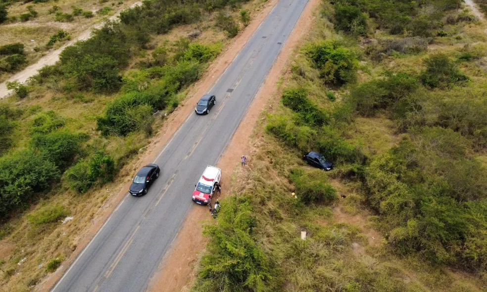 Motorista fica ferido após capotamento na BA-120 ao retornar de velório