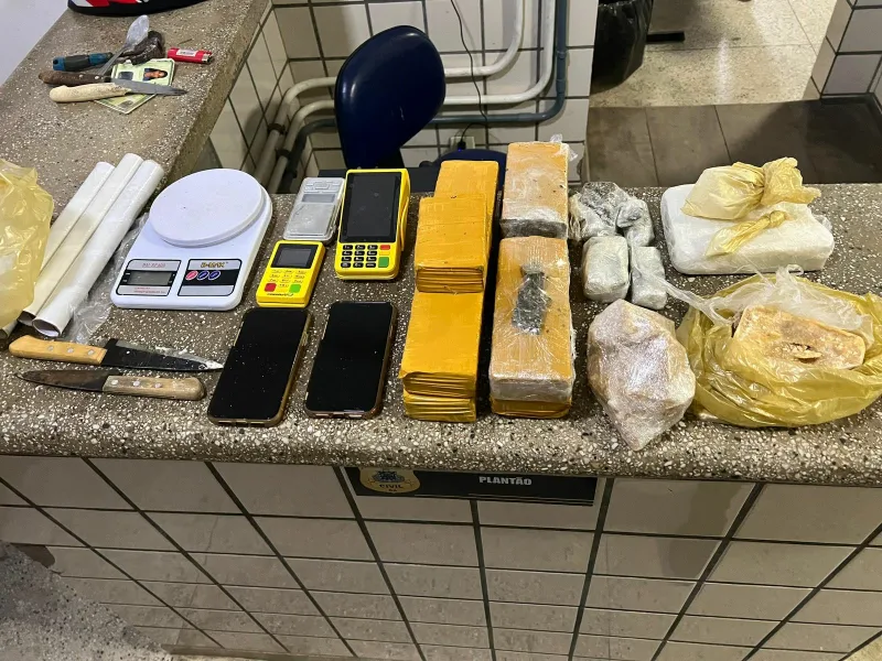 Polícia apreende grande volume de drogas durante operação em Teixeira de Freitas