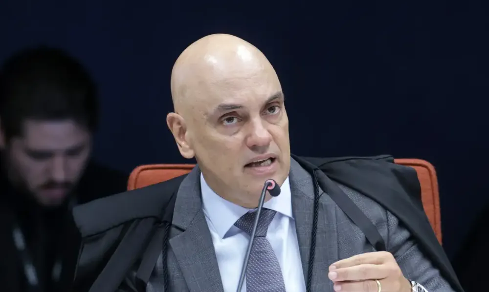 Moraes autoriza visita de filhos a Bolsonaro durante internação