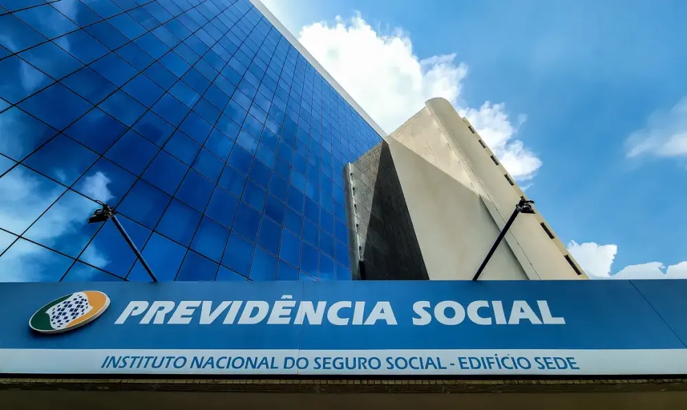 Lei veta descontos automáticos em benefícios do INSS e garante ressarcimento a aposentados