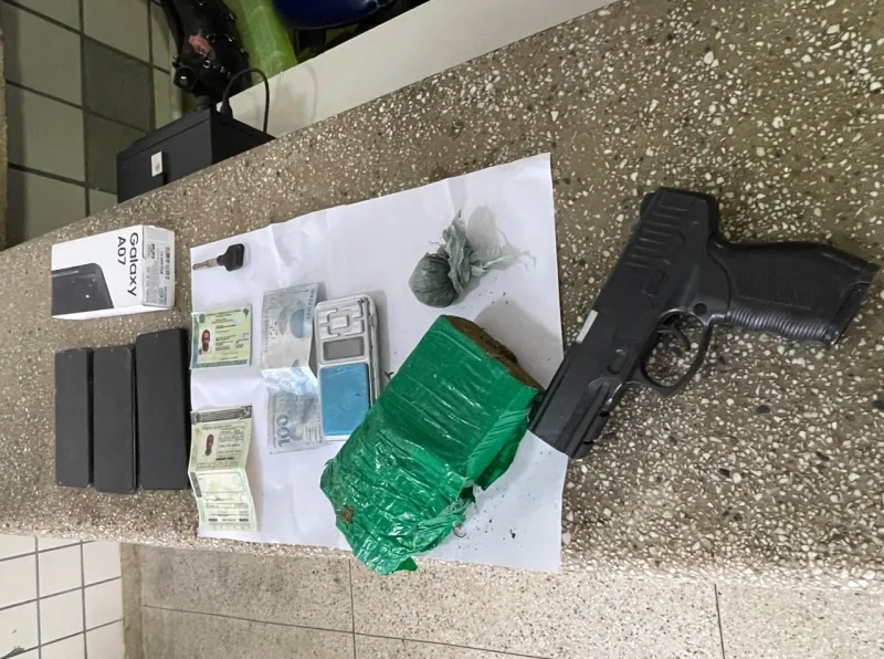 Homem é preso com drogas, dinheiro falso e veículo adulterado em Teixeira de Freitas
