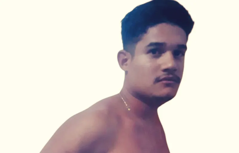 Homem é preso após dirigir embriagado, tentar fugir com mulher no capô e agredir delegado em Mucuri