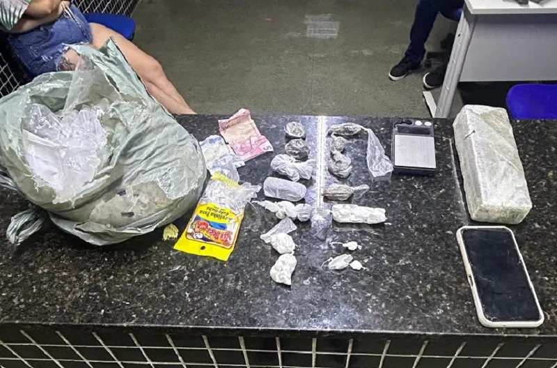 Operação Força Total prende mulher com drogas e centenas de eppendorfs no Bairro Bela Vista