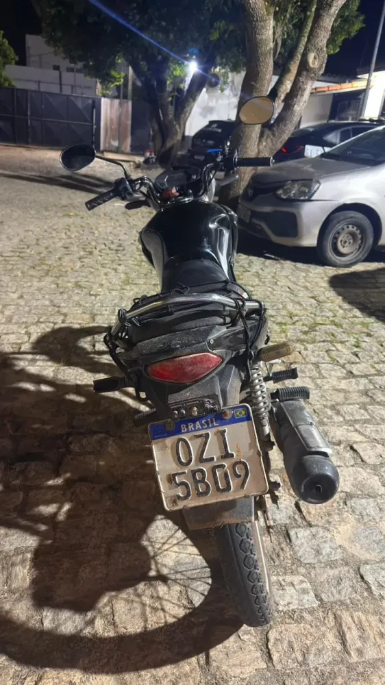 Polícia apreende mais de 1,2 kg de cocaína após suspeito fugir e abandonar moto em Teixeira de Freitas