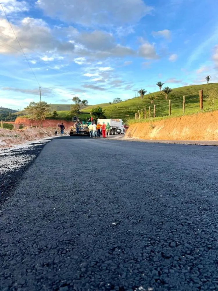 Obras de asfaltamento avançam na BA-699 e melhoram acesso entre Itanhém e Cruzeiro do Sul