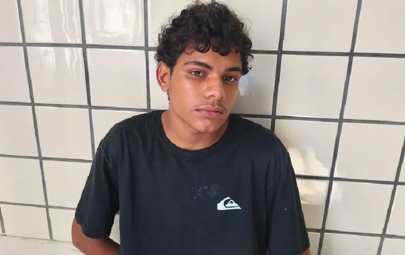 JOVEM FURTA CAMINHONETE APÓS RECEBER CARONA E ACABA PRESO EM ALCOBAÇA