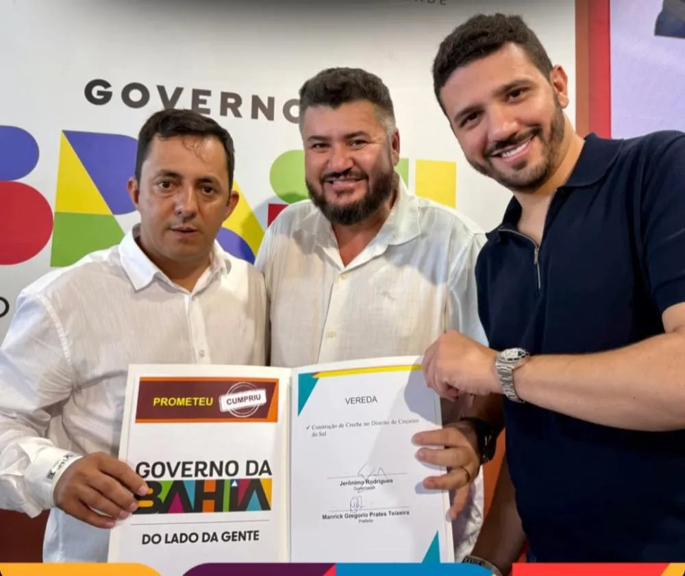 Registro da assinatura do convênio para construção da creche de Cruzeiro do Sul, uma conquista viabilizada por meio da parceria entre a Prefeitura de Vereda e o Governo da Bahia, fortalecendo os investimentos na educação do município.
