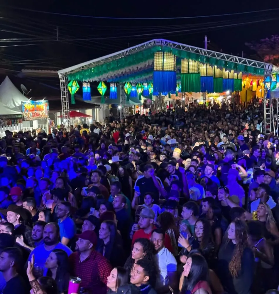 Segundo dia do 32º Arraiá da Curindiba lota Vereda e reúne multidão em noite de grandes shows