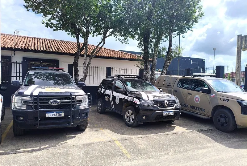 PM prende homem com mandado judicial por roubo em Teixeira de Freitas