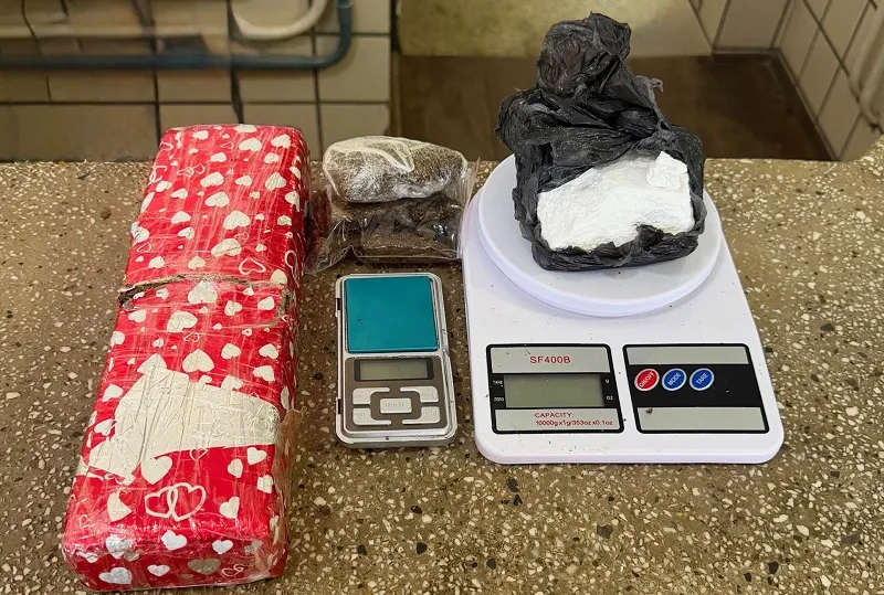 PETO apreende mais de 1 kg de drogas e balanças de precisão em Teixeira de Freitas