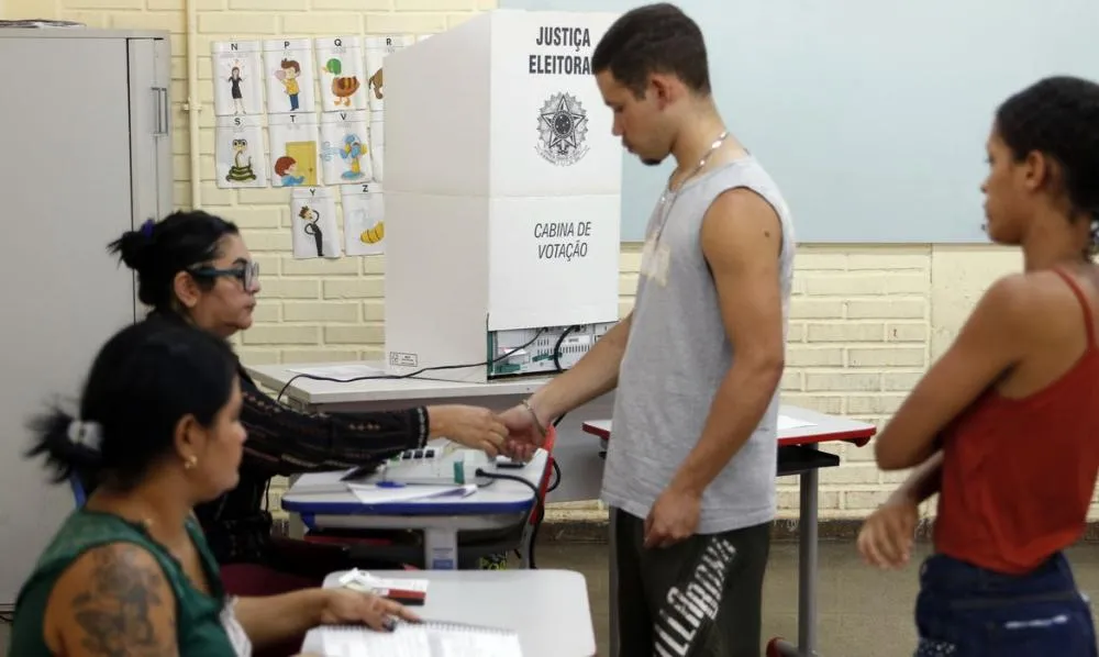 Eleitorado jovem recua 22% em 16 anos e deve representar 12,5% dos eleitores em 2026