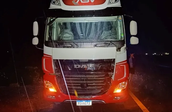 Homem morre atropelado por caminhão na BR-101, em Itamaraju