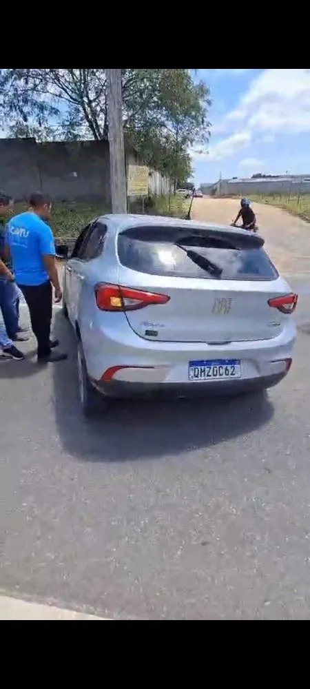 Ex-técnico do DPT fica gravemente ferido após carro bater contra poste em Teixeira de Freitas