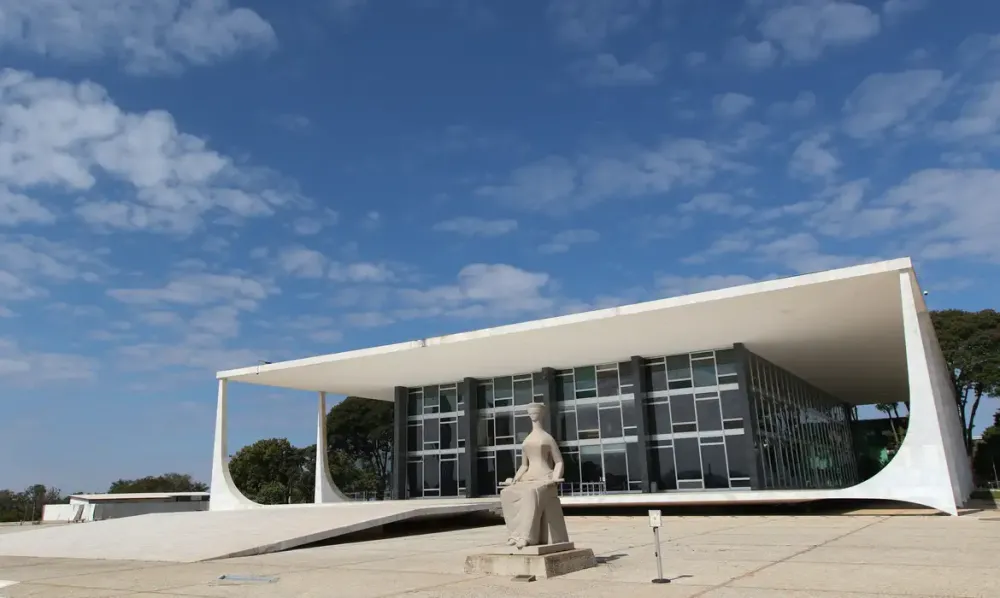 Moraes autoriza investigação sobre uso de informação privilegiada ligada a tarifaço de Trump